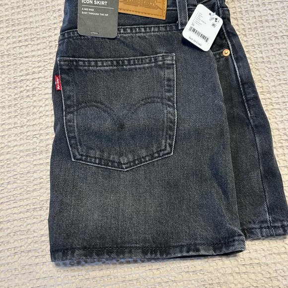 Levi's Faded Black Denim Mini Skirt - Picture 2 of 3